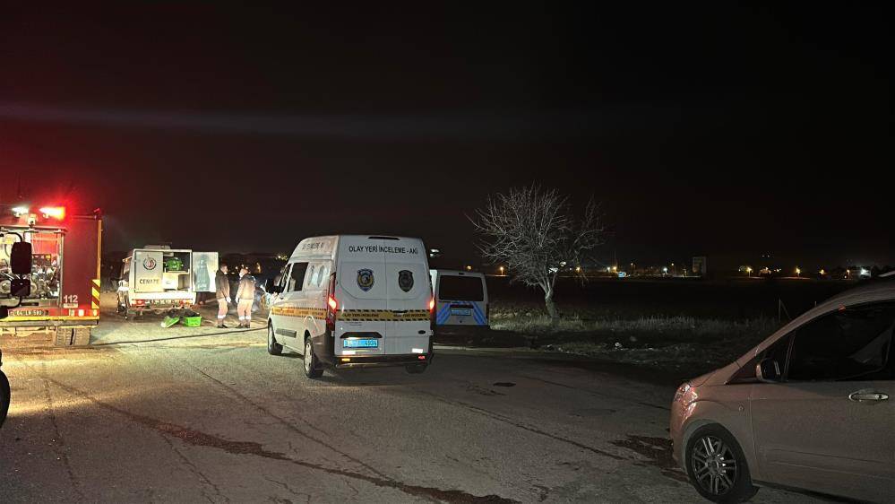 Alev alan otomobil hurdaya döndü, yanmış ceset bulundu 8